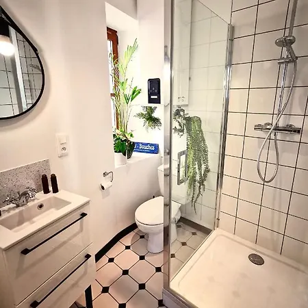 Belle Reine - 3 Appartements En Coeur De Centre-Ville Aix-les-Bains Extérieur photo